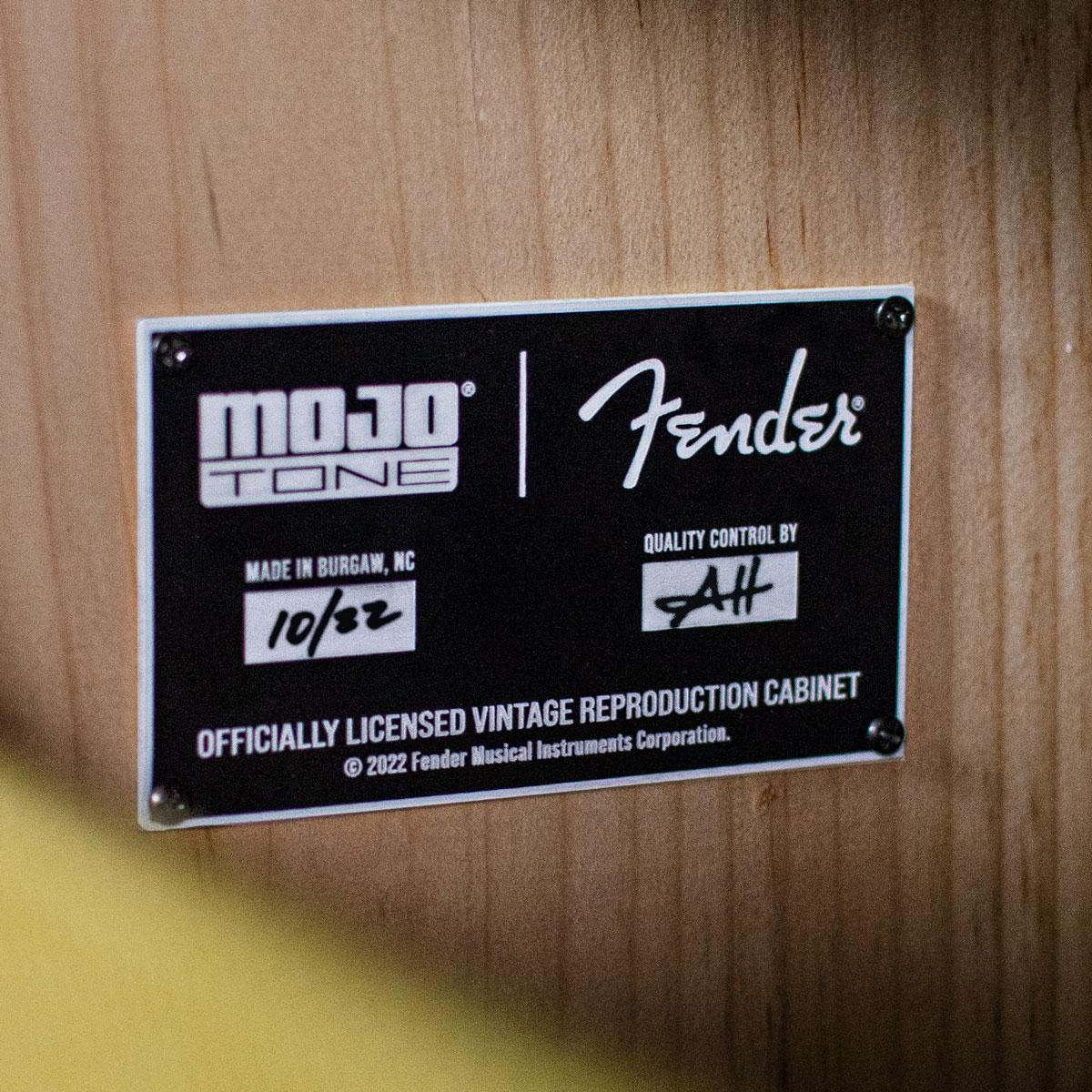 Fender Licensed Tweed Bandmaster® 3x10 Combo Guitar Amp Cabinet Fender Licensed Tweed Bandmaster® 3x10 Combo Guitar Amp Cabinet